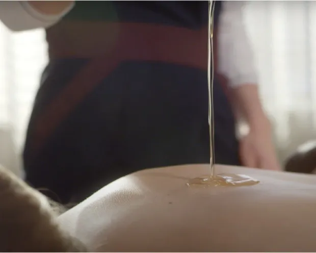 Thermen resorts beauty massage met olie (1)